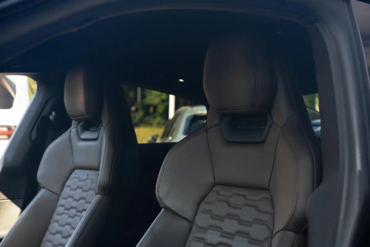 Edition ZERO 93 kWh|Org.NL NAP|1ste Eig.|BTW|RS-Seat|Ceramic|Carbon|Head Up|Matrix|Nachtzicht|Bang en Olufsen|S-Line|Luchtvering|Dealer Onderhouden