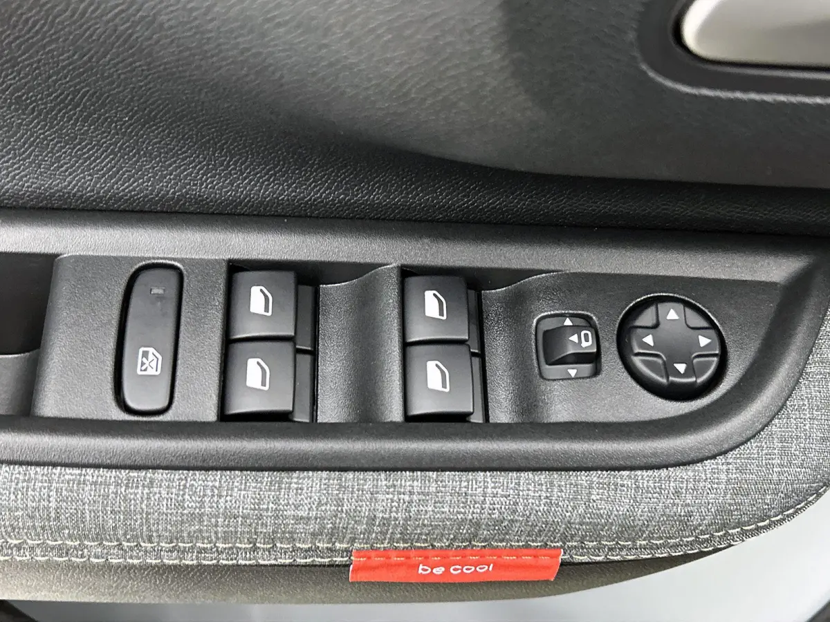 1.2 Hybrid 145pk Plus Automaat | Navigatie | Apple Carplay/Android Auto | Climate Control | Cruise Control | Achteruitrijcamera | Parkeersensoren |