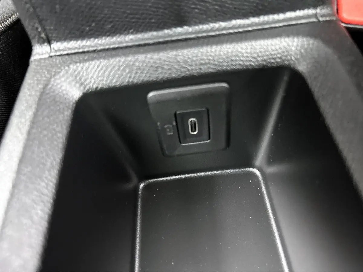 1.2 Hybrid 145pk Plus Automaat | Navigatie | Apple Carplay/Android Auto | Climate Control | Cruise Control | Achteruitrijcamera | Parkeersensoren |