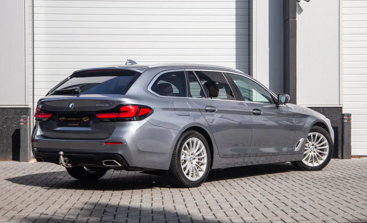 530e Business Edition Plus / Pano / Trekhaak