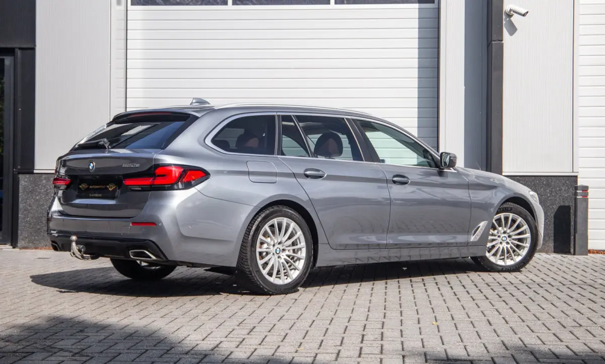 530e Business Edition Plus / Pano / Trekhaak