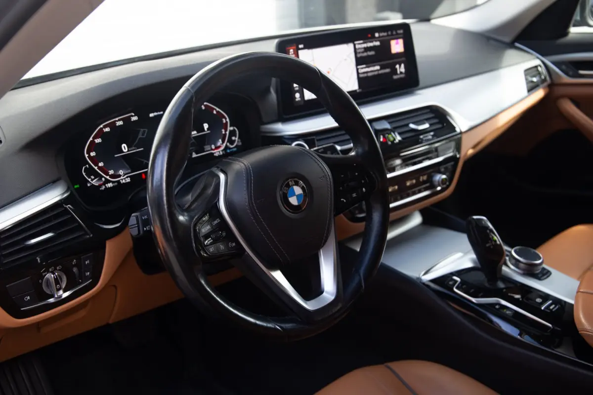 530e Business Edition Plus / Pano / Trekhaak