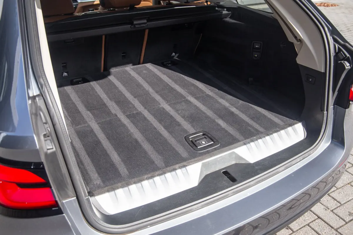 530e Business Edition Plus / Pano / Trekhaak