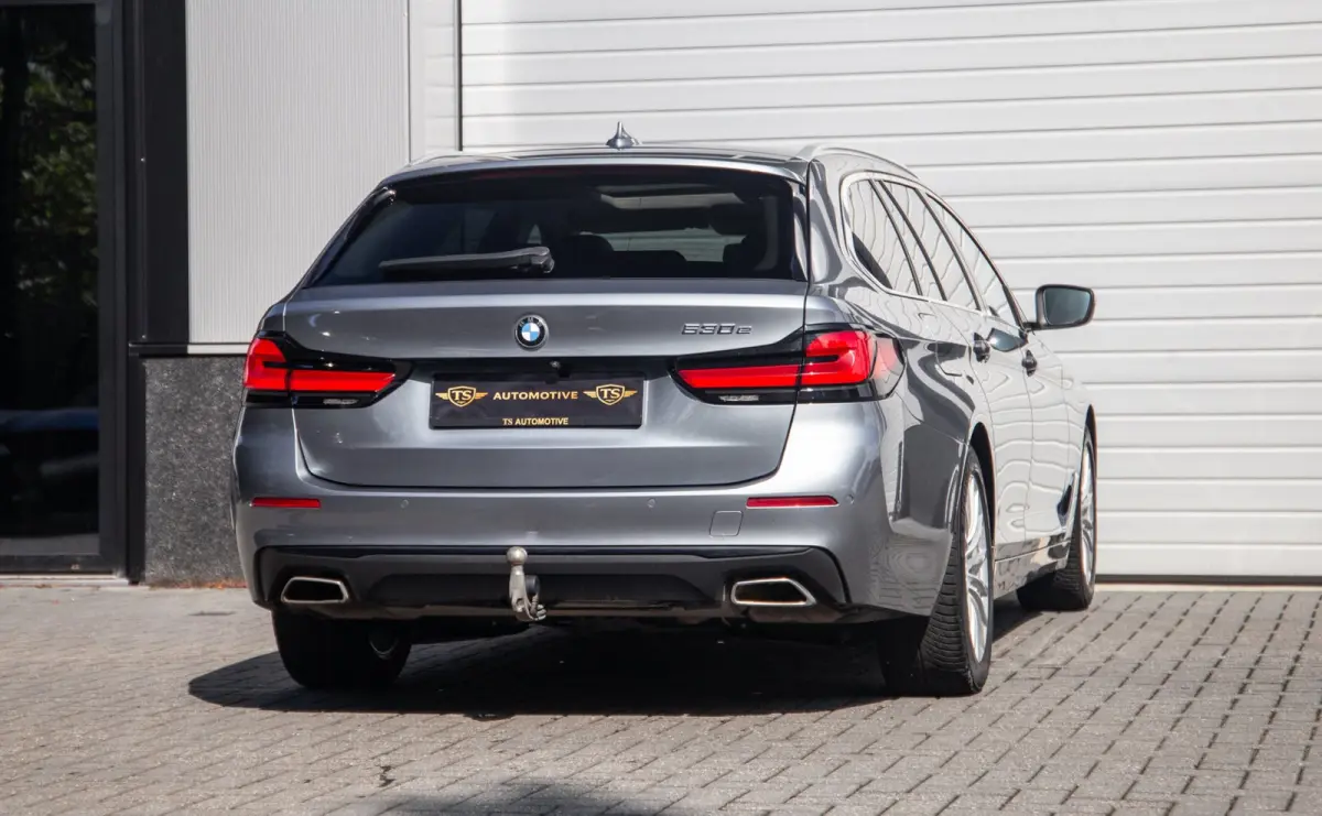 530e Business Edition Plus / Pano / Trekhaak