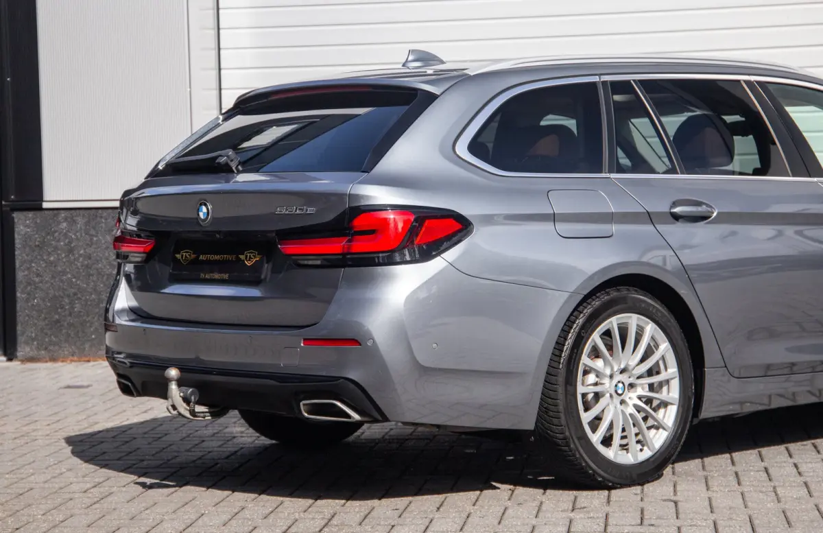 530e Business Edition Plus / Pano / Trekhaak