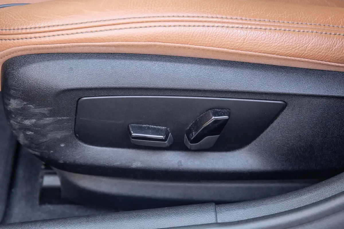 530e Business Edition Plus / Pano / Trekhaak