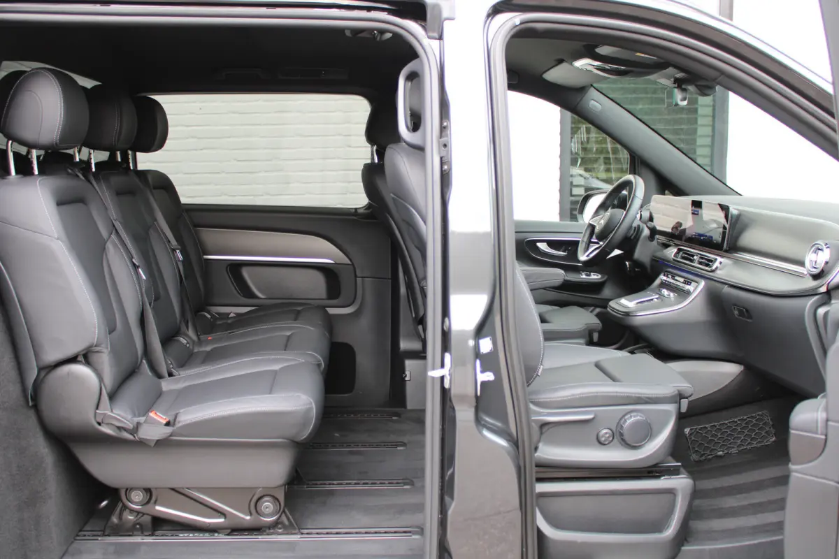 300d / DC / AMG / 4-Matic / 2x Elec Schuifdeur / 360 Camera / Vol Opties / NIEUWSTAAT