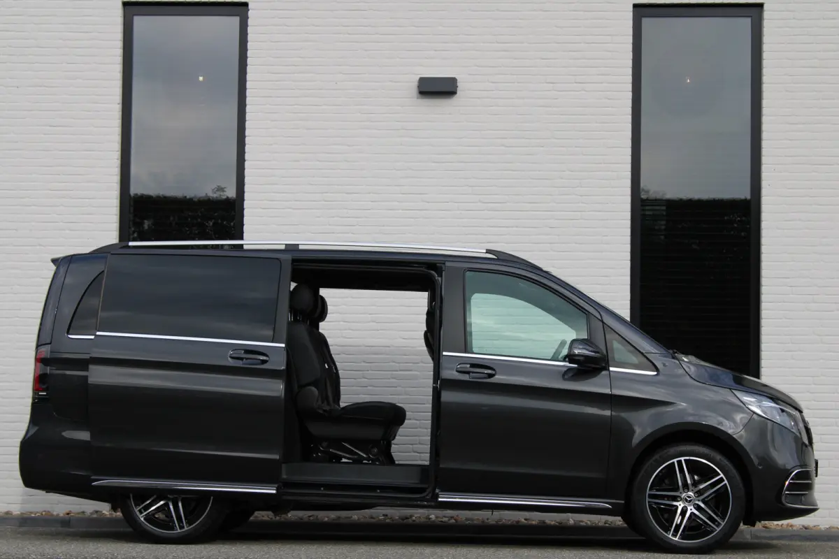 300d / DC / AMG / 4-Matic / 2x Elec Schuifdeur / 360 Camera / Vol Opties / NIEUWSTAAT