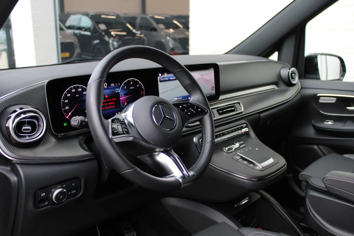 300d / DC / AMG / 4-Matic / 2x Elec Schuifdeur / 360 Camera / Vol Opties / NIEUWSTAAT