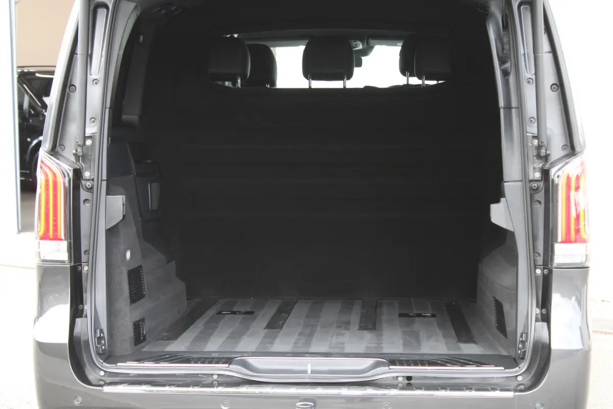 300d / DC / AMG / 4-Matic / 2x Elec Schuifdeur / 360 Camera / Vol Opties / NIEUWSTAAT