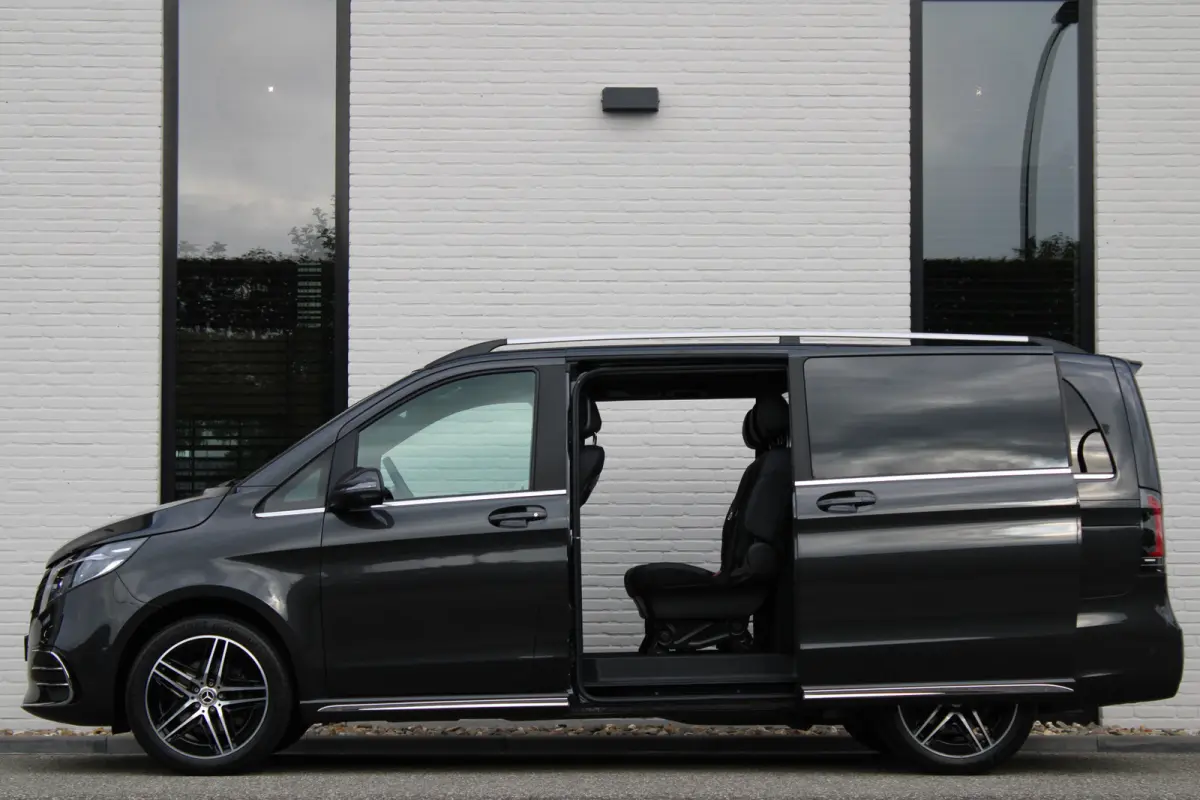300d / DC / AMG / 4-Matic / 2x Elec Schuifdeur / 360 Camera / Vol Opties / NIEUWSTAAT
