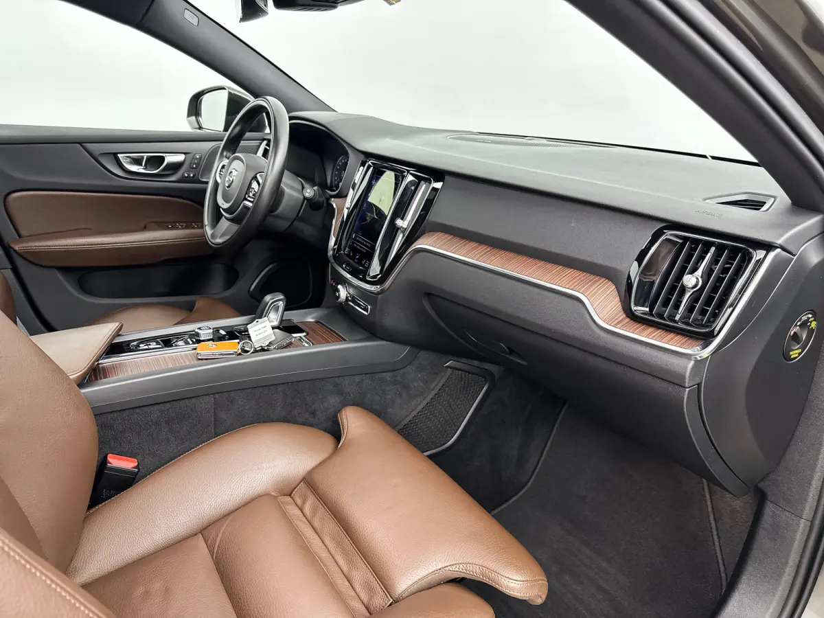 B5 AWD Pro | 19" | Trekhaak | Panoramadak | Head-Up | 360 Camera | Elektr. verst. Stoelen | Full LED | Harman Kardon