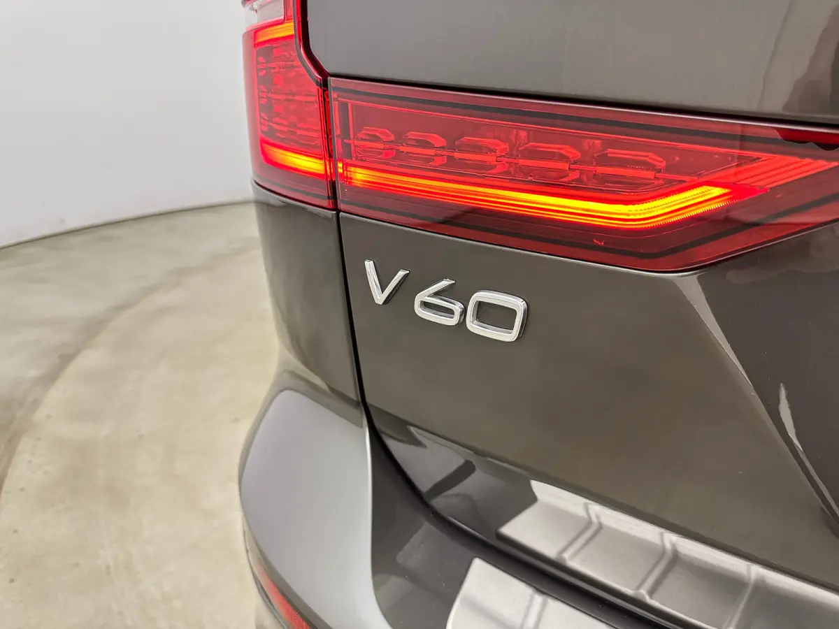 B5 AWD Pro | 19" | Trekhaak | Panoramadak | Head-Up | 360 Camera | Elektr. verst. Stoelen | Full LED | Harman Kardon