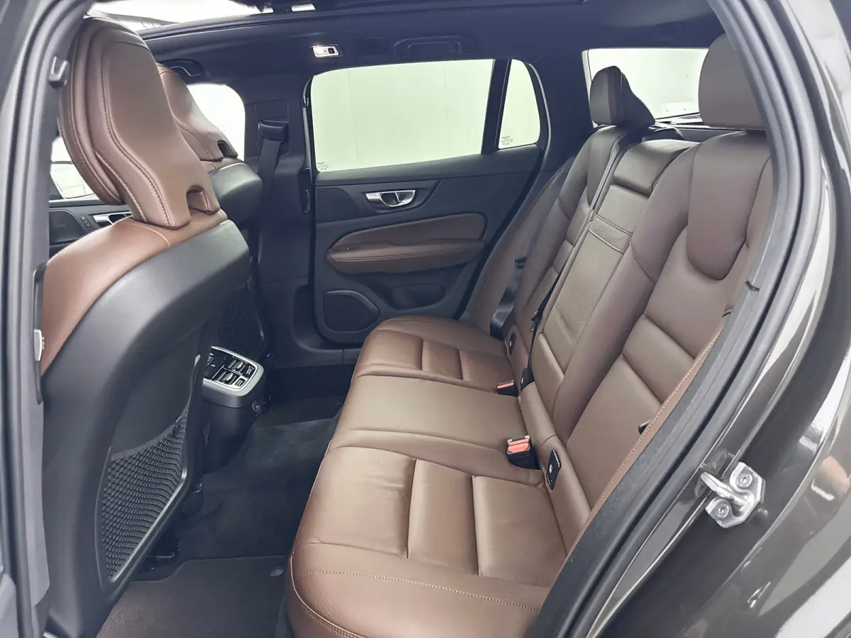 B5 AWD Pro | 19" | Trekhaak | Panoramadak | Head-Up | 360 Camera | Elektr. verst. Stoelen | Full LED | Harman Kardon