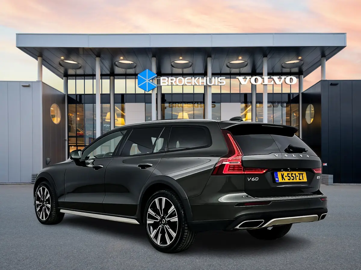 B5 AWD Pro | 19" | Trekhaak | Panoramadak | Head-Up | 360 Camera | Elektr. verst. Stoelen | Full LED | Harman Kardon