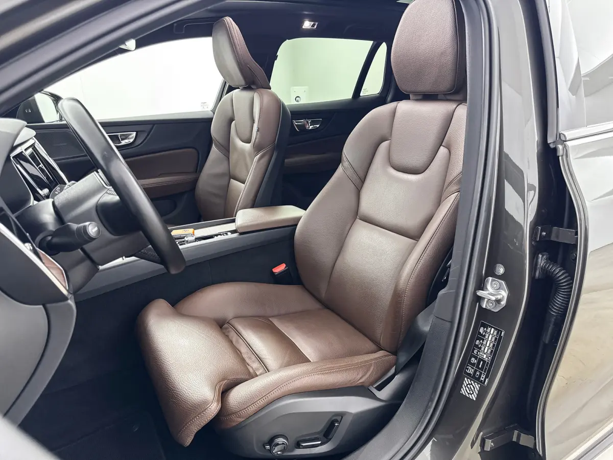 B5 AWD Pro | 19" | Trekhaak | Panoramadak | Head-Up | 360 Camera | Elektr. verst. Stoelen | Full LED | Harman Kardon