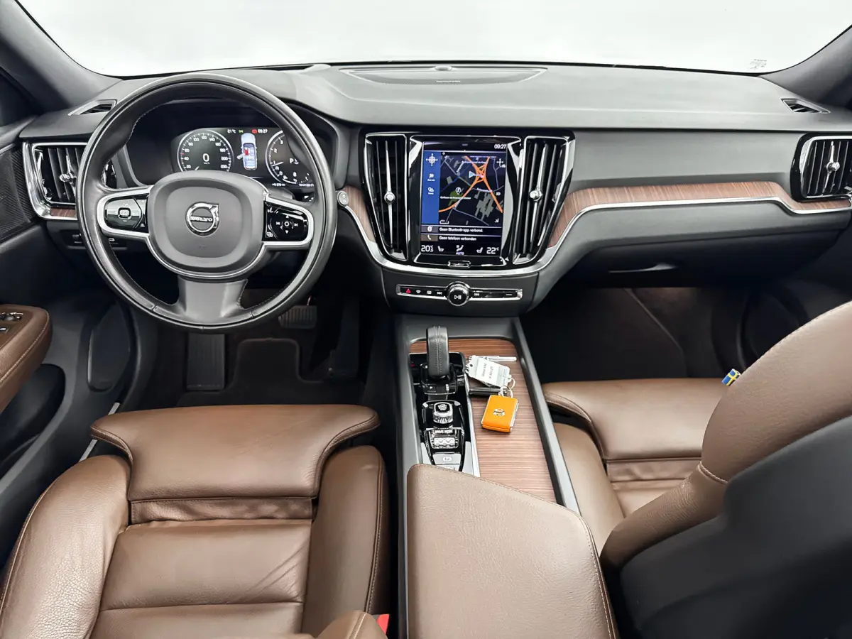 B5 AWD Pro | 19" | Trekhaak | Panoramadak | Head-Up | 360 Camera | Elektr. verst. Stoelen | Full LED | Harman Kardon