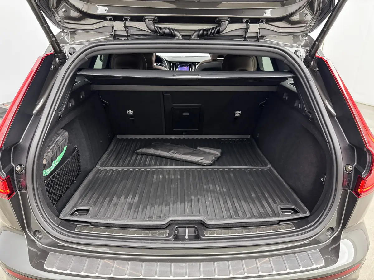B5 AWD Pro | 19" | Trekhaak | Panoramadak | Head-Up | 360 Camera | Elektr. verst. Stoelen | Full LED | Harman Kardon