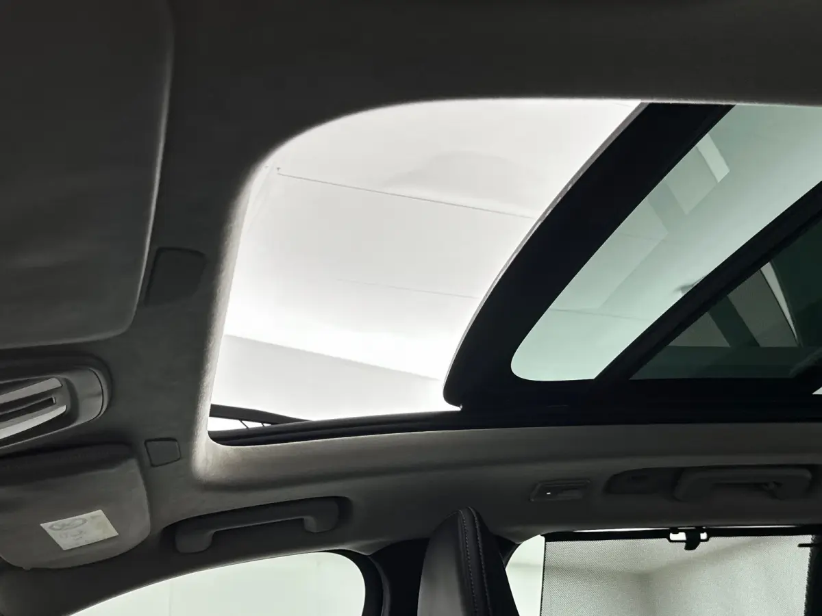 T8 Recharge Ultra Dark | 21" | Luchtvering | Bowers & Wilkins | Trekhaak | Geventileerd Nappa | Stoelmassage | Panoramadak | Head-Up | 360 Camera | Gelaagd Glas