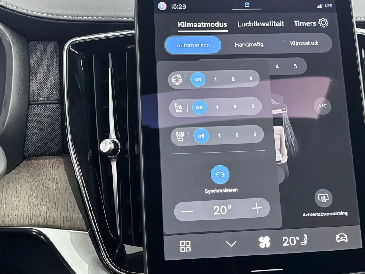 T8 Recharge Ultra Dark | 21" | Luchtvering | Bowers & Wilkins | Trekhaak | Geventileerd Nappa | Stoelmassage | Panoramadak | Head-Up | 360 Camera | Gelaagd Glas