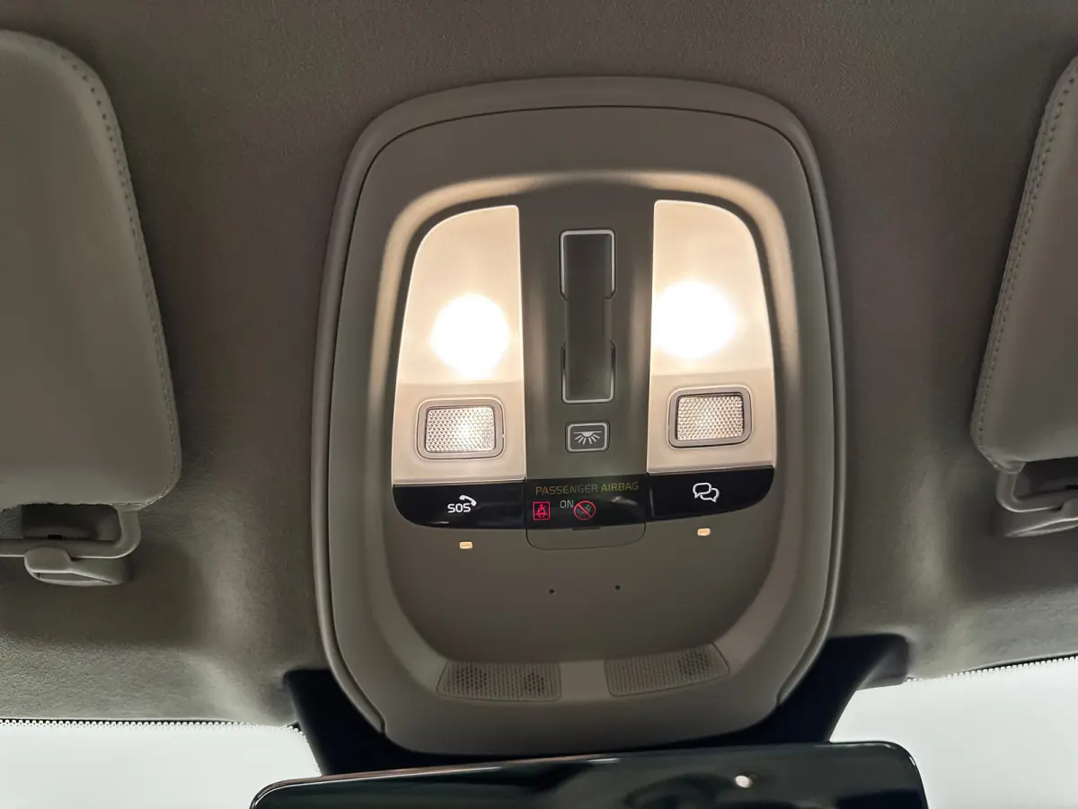 T8 Recharge Ultra Dark | 21" | Luchtvering | Bowers & Wilkins | Trekhaak | Geventileerd Nappa | Stoelmassage | Panoramadak | Head-Up | 360 Camera | Gelaagd Glas