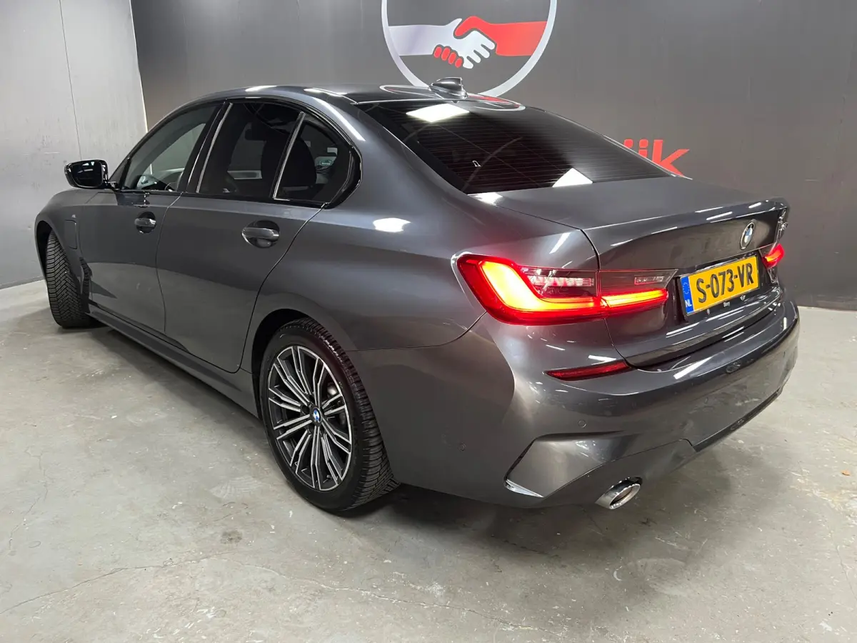 330e High Executive | Camera | Alcantara | Stoelverw. | Digital |