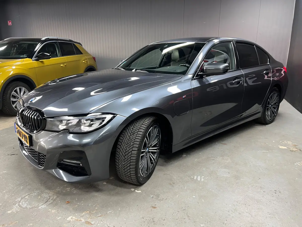 330e High Executive | Camera | Alcantara | Stoelverw. | Digital |