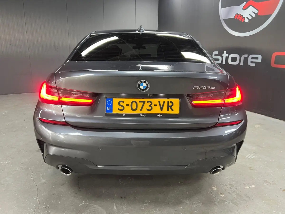 330e High Executive | Camera | Alcantara | Stoelverw. | Digital |
