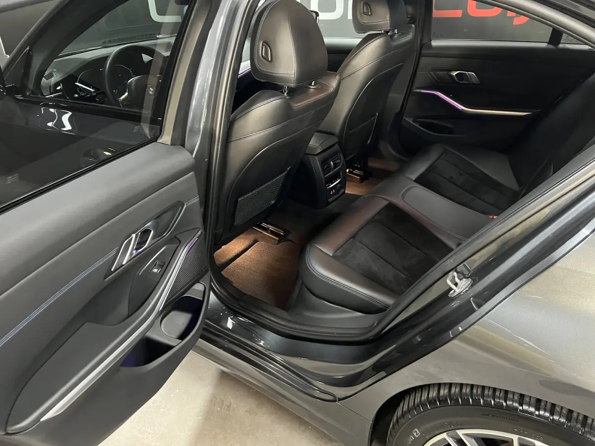 330e High Executive | Camera | Alcantara | Stoelverw. | Digital |