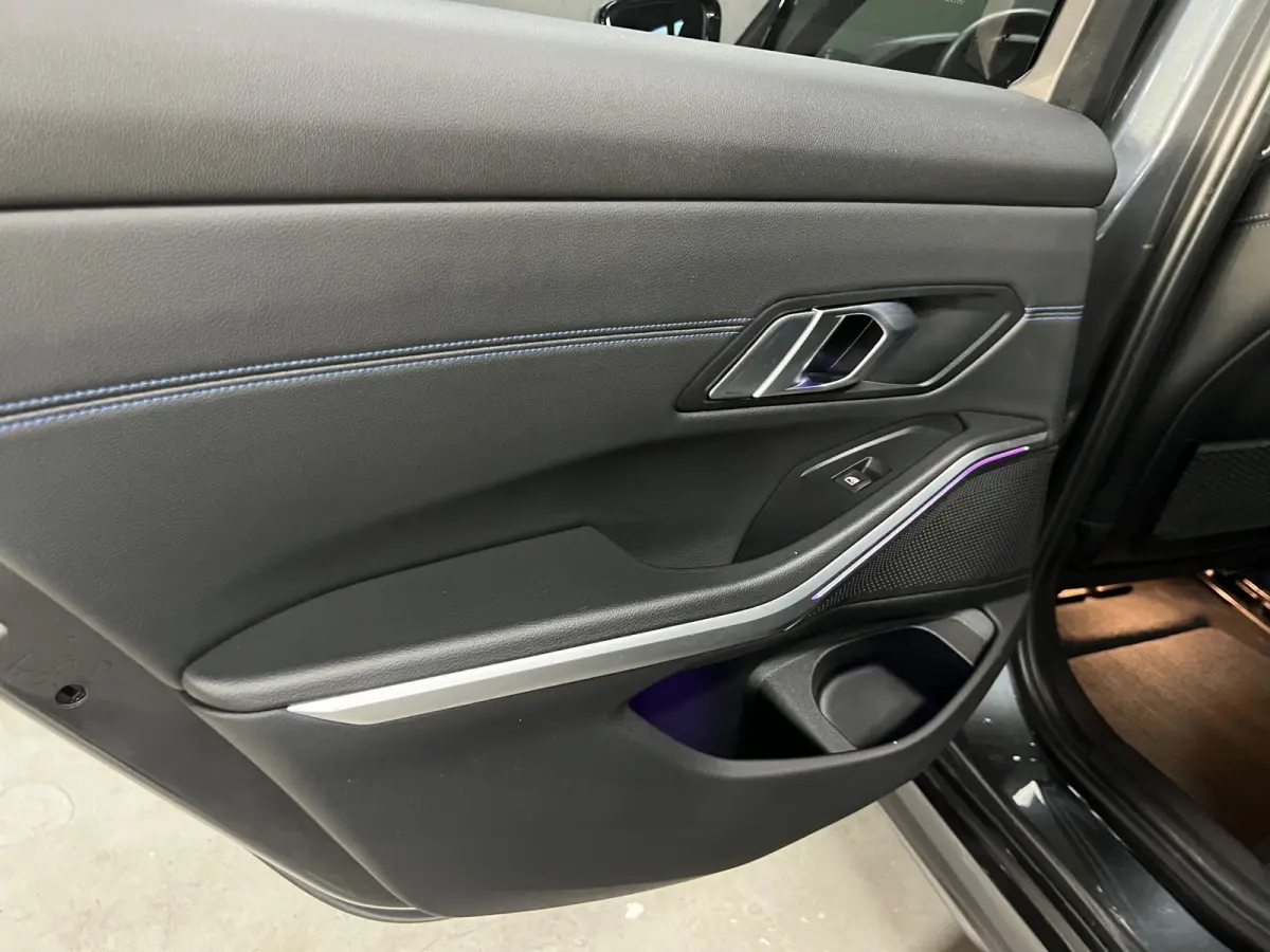 330e High Executive | Camera | Alcantara | Stoelverw. | Digital |
