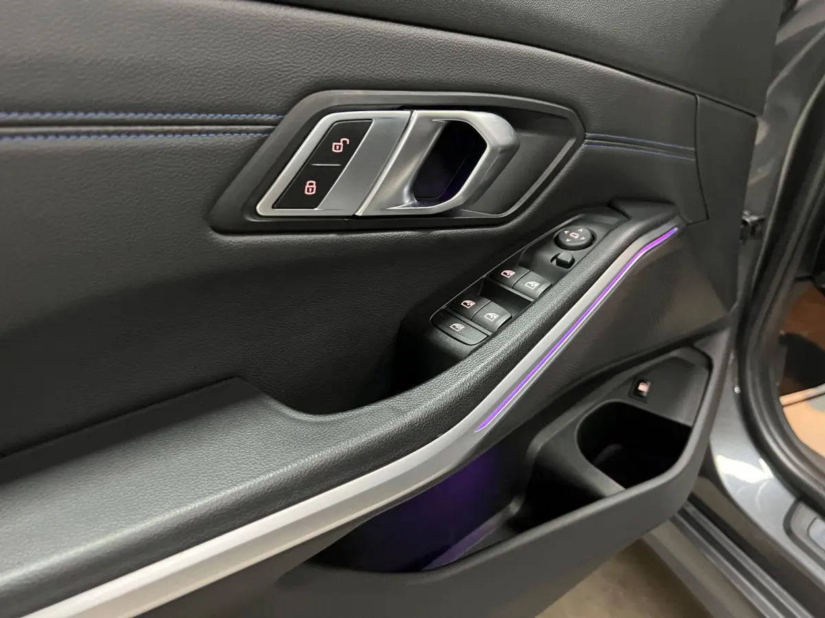 330e High Executive | Camera | Alcantara | Stoelverw. | Digital |