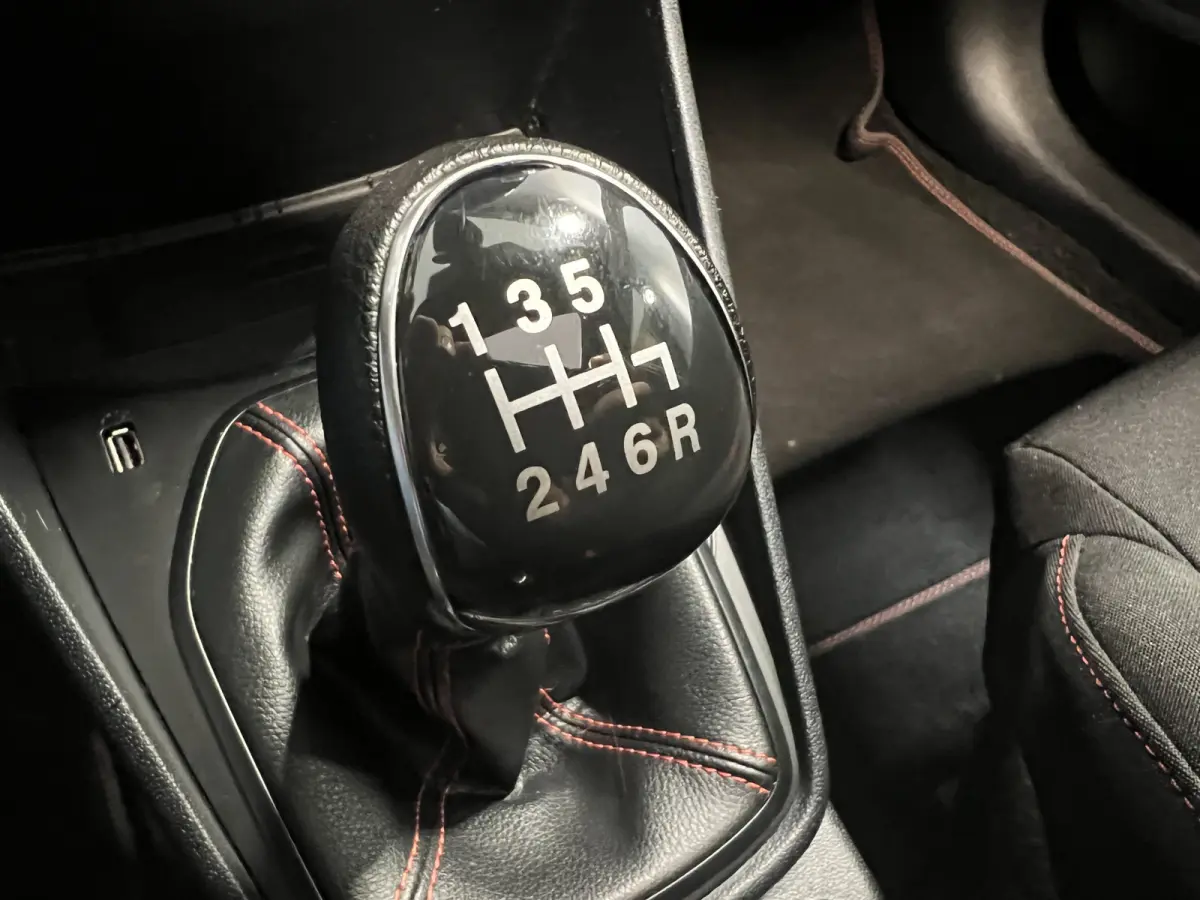 1.0 EcoBoost Hybrid ST-Line | Navigatie/Android/Apple Carplay | LM Velgen 17" | Cruise Control | LED Koplampen | Airco Automatisch |