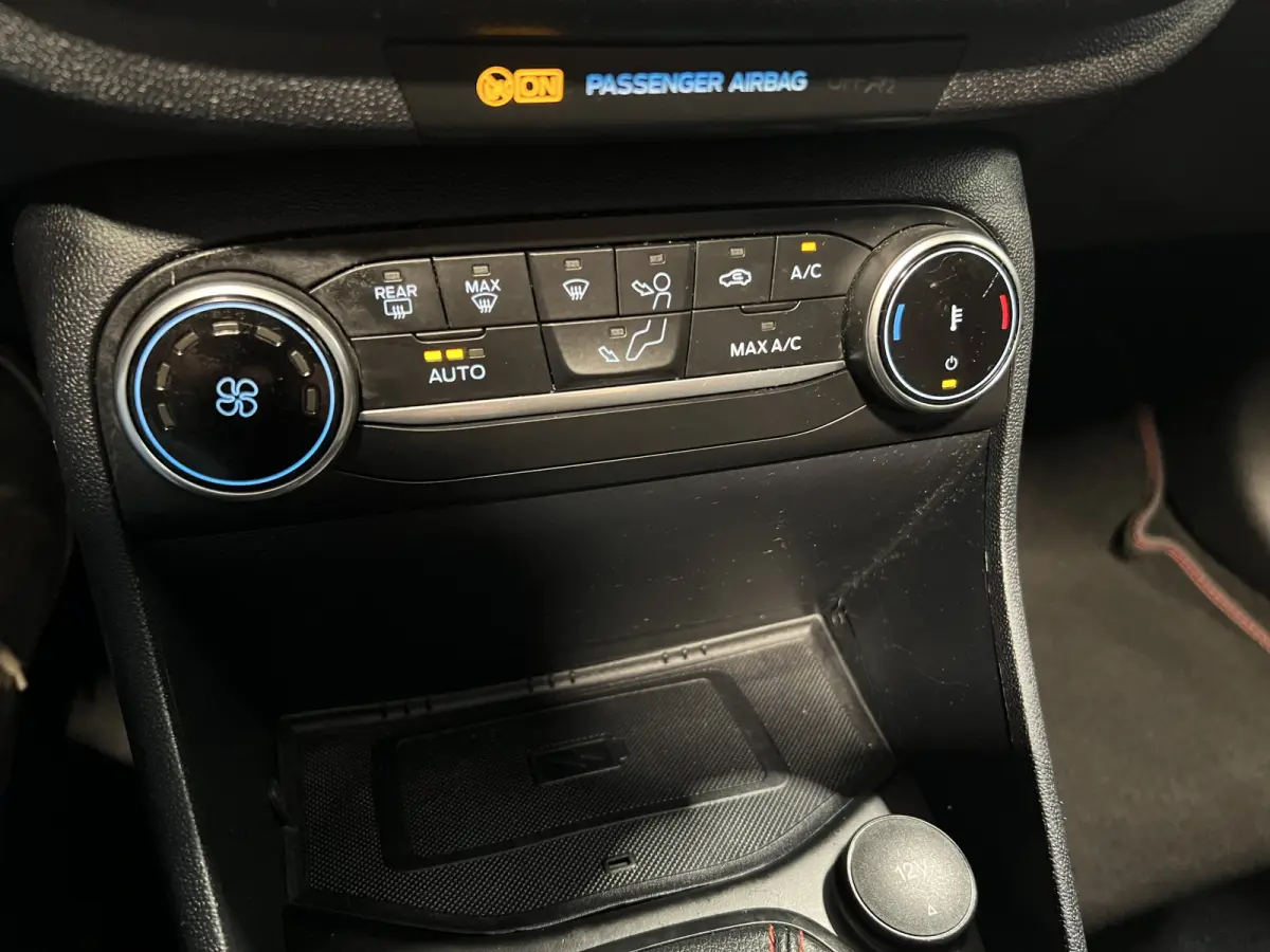1.0 EcoBoost Hybrid ST-Line | Navigatie/Android/Apple Carplay | LM Velgen 17" | Cruise Control | LED Koplampen | Airco Automatisch |