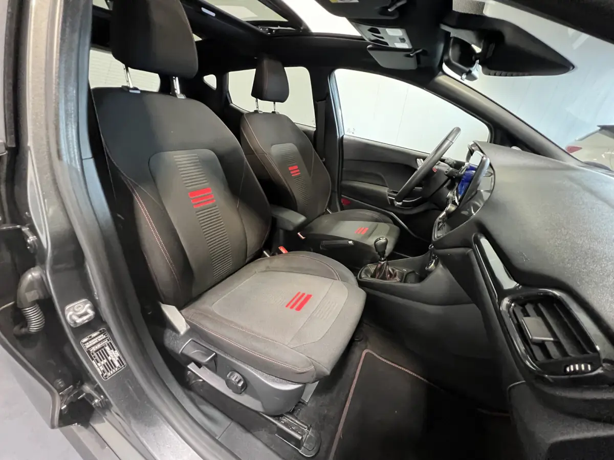 1.0 EcoBoost Hybrid ST-Line | Navigatie/Android/Apple Carplay | LM Velgen 17" | Cruise Control | LED Koplampen | Airco Automatisch |