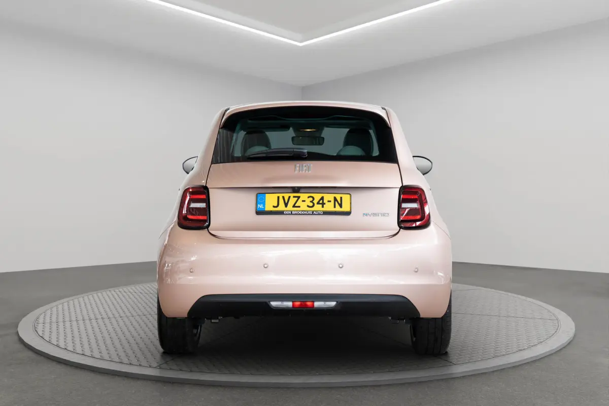 1.0 Hybrid La Prima | Tot 8 Jaar Garantie | Camera | Panoramadak | Lederen bekleding | Navigatie | Apple Carplay & Android Auto | Keyless |