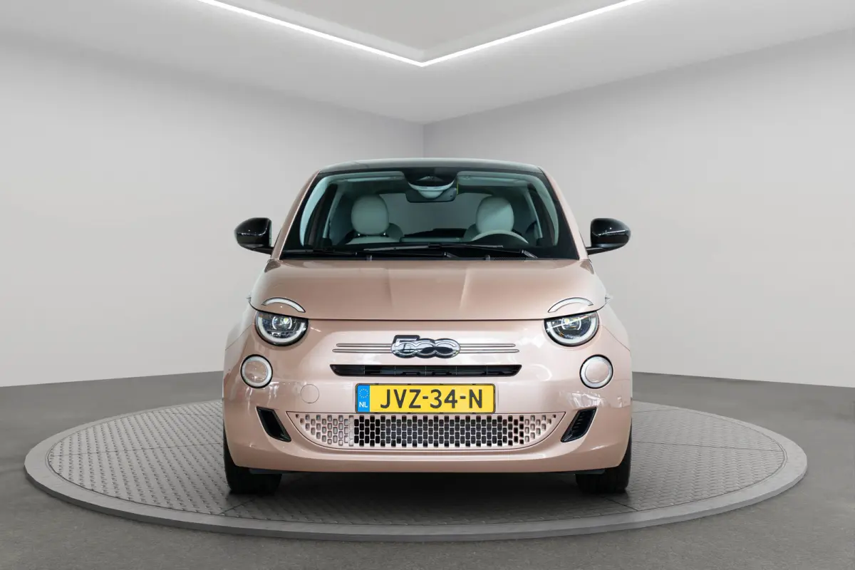 1.0 Hybrid La Prima | Tot 8 Jaar Garantie | Camera | Panoramadak | Lederen bekleding | Navigatie | Apple Carplay & Android Auto | Keyless |