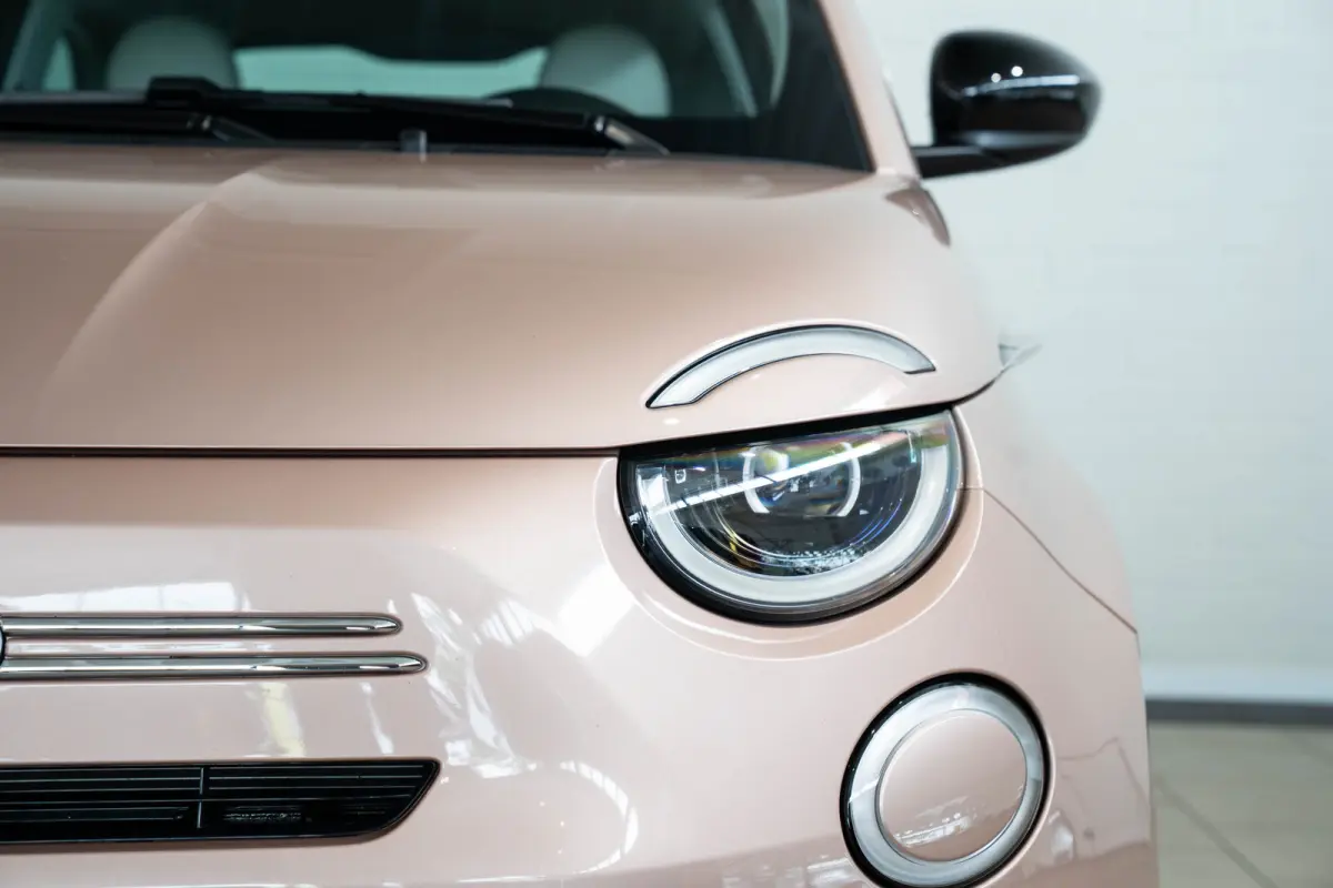 1.0 Hybrid La Prima | Tot 8 Jaar Garantie | Camera | Panoramadak | Lederen bekleding | Navigatie | Apple Carplay & Android Auto | Keyless |