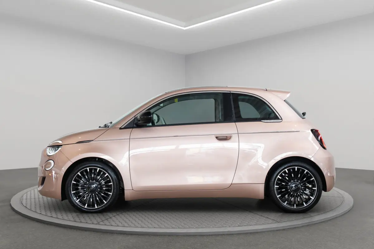 1.0 Hybrid La Prima | Tot 8 Jaar Garantie | Camera | Panoramadak | Lederen bekleding | Navigatie | Apple Carplay & Android Auto | Keyless |