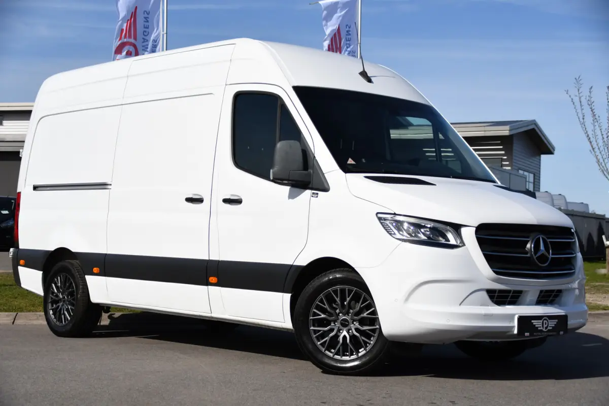 319 V6 3.0 CDI L2H2 PB Edition Adaptieve Cruise, 360 Camera, Carplay, LED, 10,5'' Mbux, Automaat, 190pk, Leder, Multimedia, Uniek!