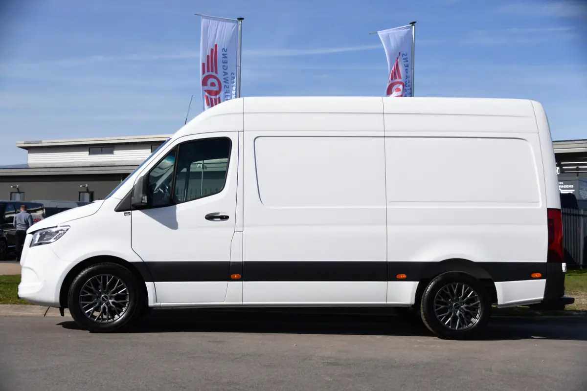 319 V6 3.0 CDI L2H2 PB Edition Adaptieve Cruise, 360 Camera, Carplay, LED, 10,5'' Mbux, Automaat, 190pk, Leder, Multimedia, Uniek!