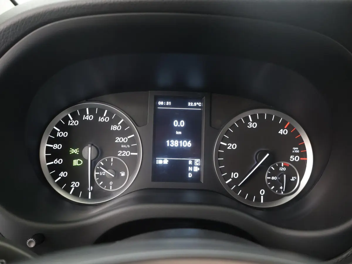 114 CDI | AUT. | L2 LANG | DUBBELE CABINE | TREKHAAK | LM VELGEN | 5-ZITS | NAVIGATIE | PARKEERCAMERA | STOELVERWARMING | LED KOPLAMPEN |