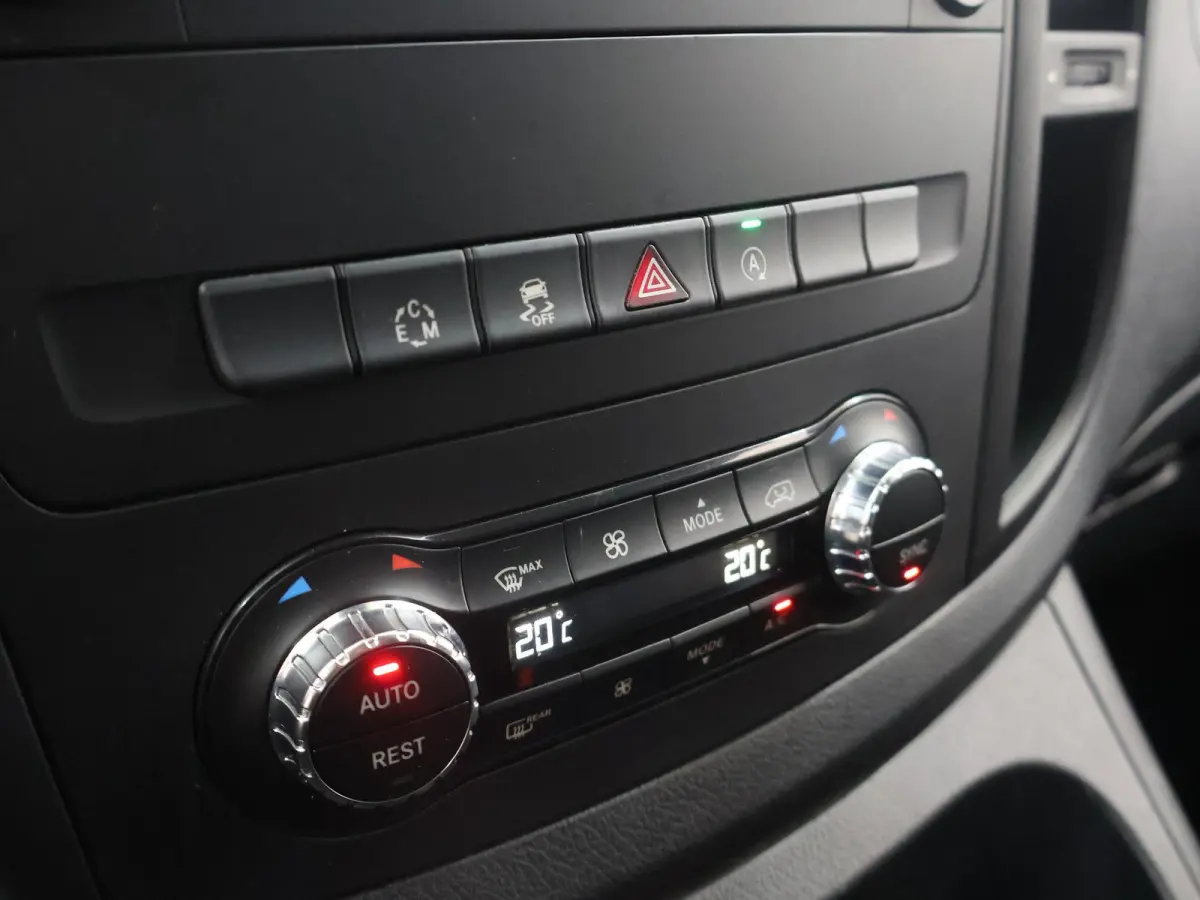 114 CDI | AUT. | L2 LANG | DUBBELE CABINE | TREKHAAK | LM VELGEN | 5-ZITS | NAVIGATIE | PARKEERCAMERA | STOELVERWARMING | LED KOPLAMPEN |