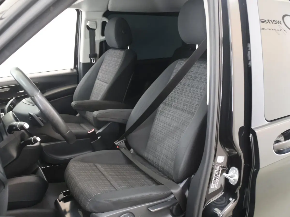 114 CDI | AUT. | L2 LANG | DUBBELE CABINE | TREKHAAK | LM VELGEN | 5-ZITS | NAVIGATIE | PARKEERCAMERA | STOELVERWARMING | LED KOPLAMPEN |