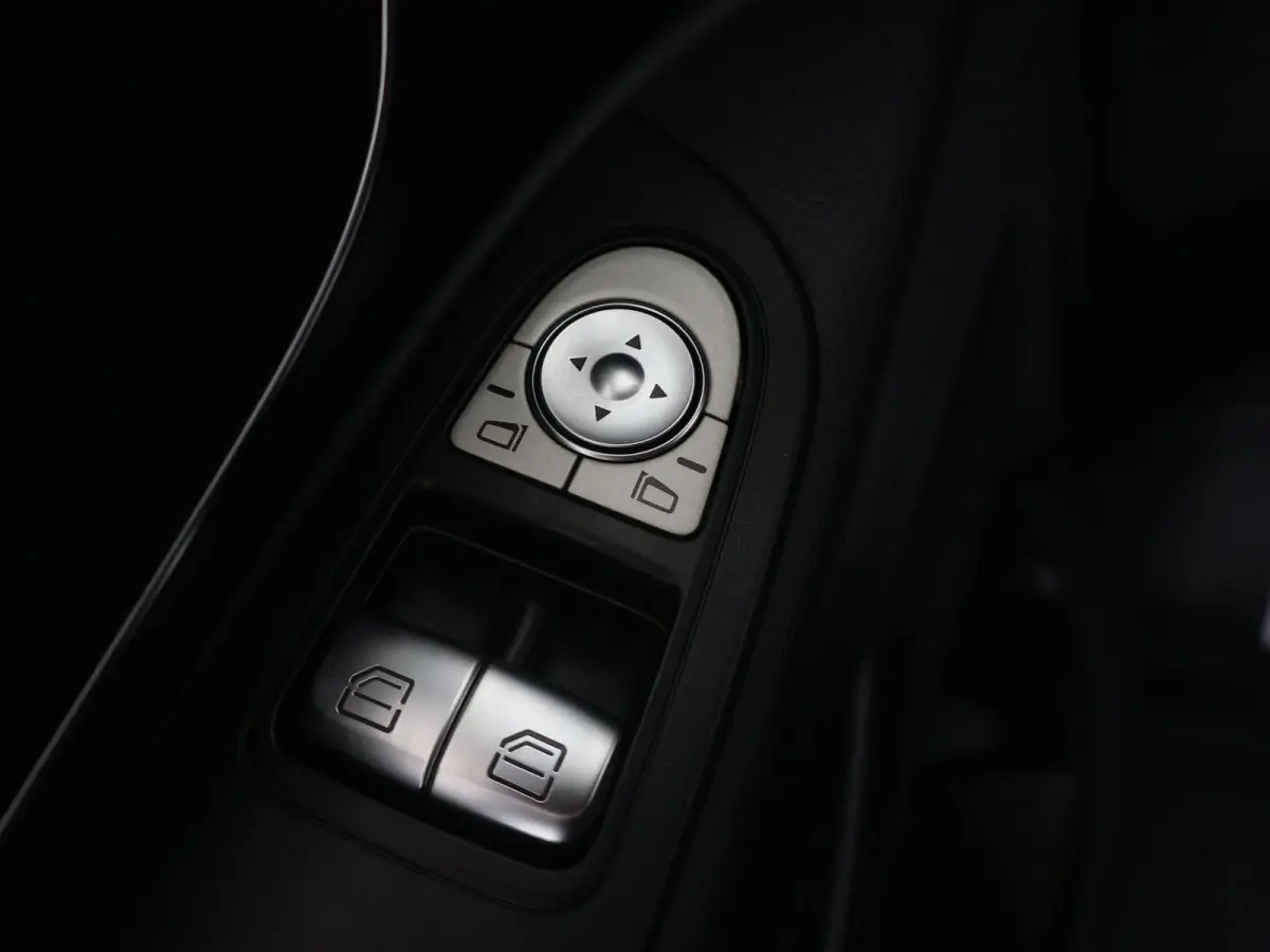 114 CDI | AUT. | L2 LANG | DUBBELE CABINE | TREKHAAK | LM VELGEN | 5-ZITS | NAVIGATIE | PARKEERCAMERA | STOELVERWARMING | LED KOPLAMPEN |