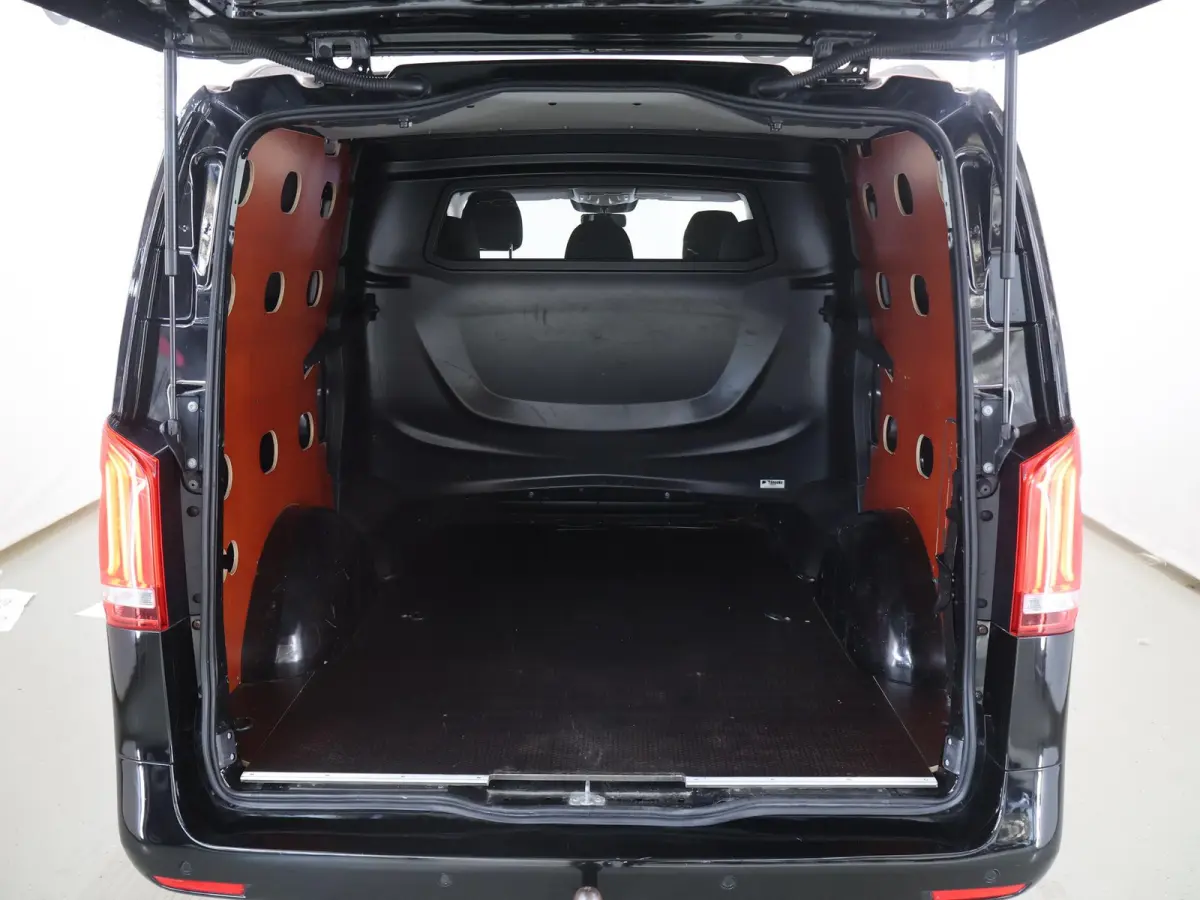 114 CDI | AUT. | L2 LANG | DUBBELE CABINE | TREKHAAK | LM VELGEN | 5-ZITS | NAVIGATIE | PARKEERCAMERA | STOELVERWARMING | LED KOPLAMPEN |