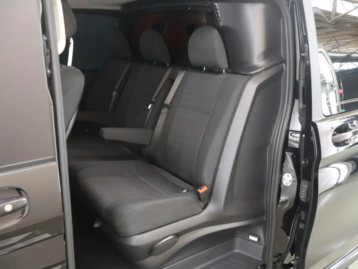 114 CDI | AUT. | L2 LANG | DUBBELE CABINE | TREKHAAK | LM VELGEN | 5-ZITS | NAVIGATIE | PARKEERCAMERA | STOELVERWARMING | LED KOPLAMPEN |
