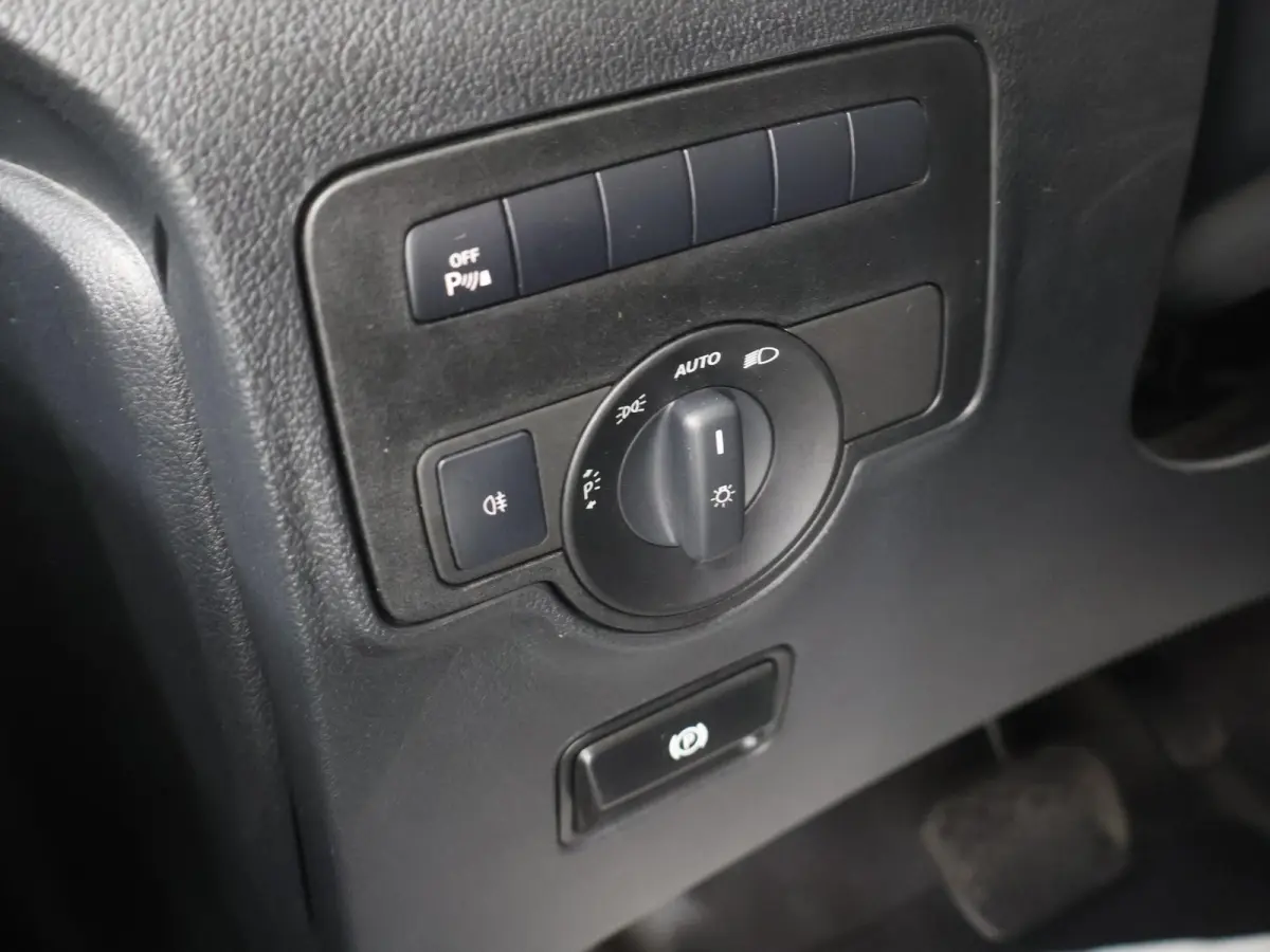 114 CDI | AUT. | L2 LANG | DUBBELE CABINE | TREKHAAK | LM VELGEN | 5-ZITS | NAVIGATIE | PARKEERCAMERA | STOELVERWARMING | LED KOPLAMPEN |