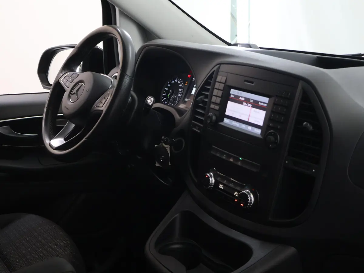 114 CDI | AUT. | L2 LANG | DUBBELE CABINE | TREKHAAK | LM VELGEN | 5-ZITS | NAVIGATIE | PARKEERCAMERA | STOELVERWARMING | LED KOPLAMPEN |