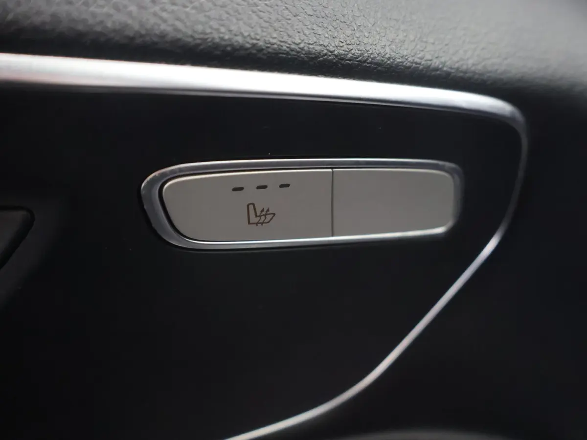 114 CDI | AUT. | L2 LANG | DUBBELE CABINE | TREKHAAK | LM VELGEN | 5-ZITS | NAVIGATIE | PARKEERCAMERA | STOELVERWARMING | LED KOPLAMPEN |
