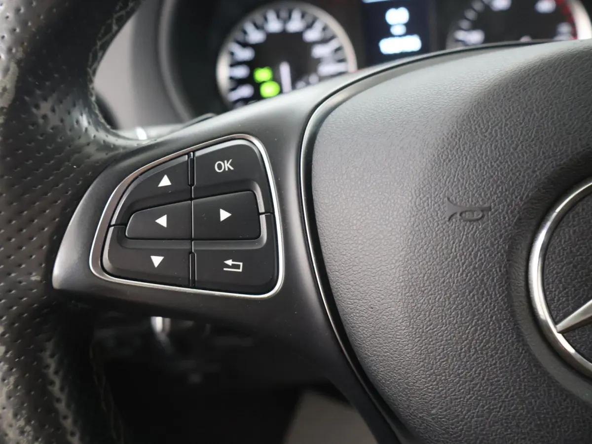114 CDI | AUT. | L2 LANG | DUBBELE CABINE | TREKHAAK | LM VELGEN | 5-ZITS | NAVIGATIE | PARKEERCAMERA | STOELVERWARMING | LED KOPLAMPEN |